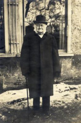 Nicolaas Beets in de tuin van Boothstraat 6